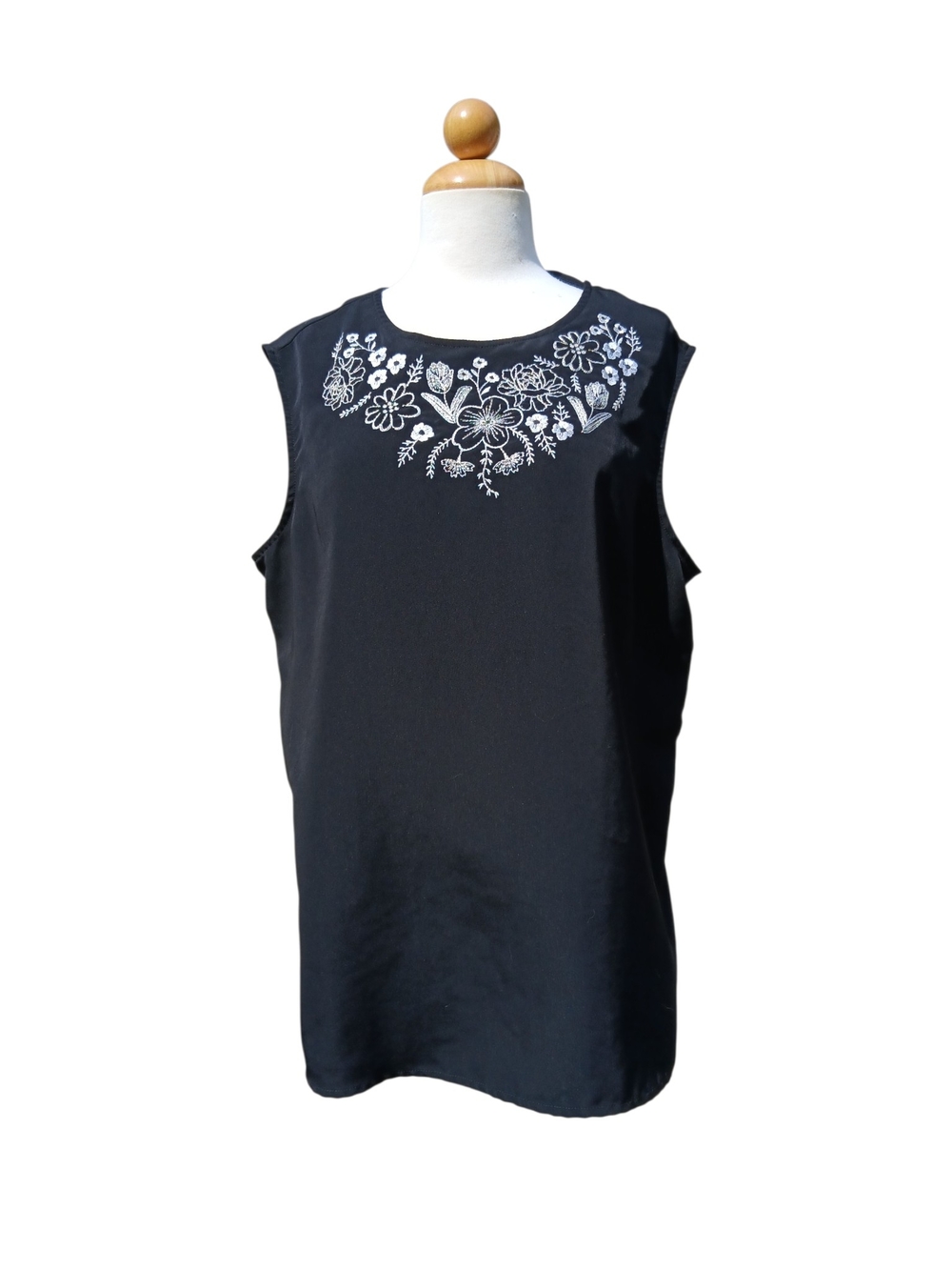 BonWorth Black Sleeveless Tank with White Floral Yoke Large